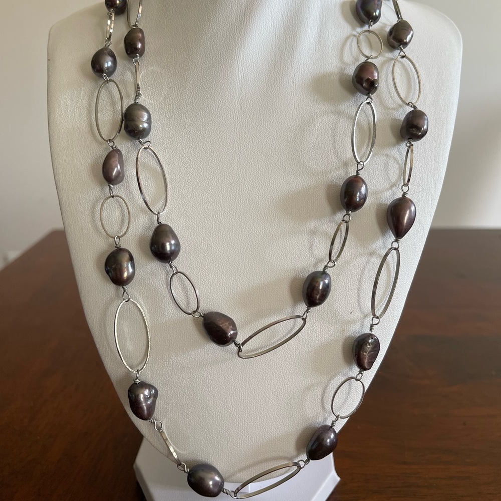 Potato pearls iridescent purple silver tone long necklace 21 inch drop classic